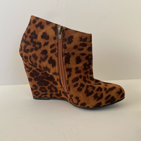 Women Madden Girl Wedge Booties 6.5 - Picture 3 of 5